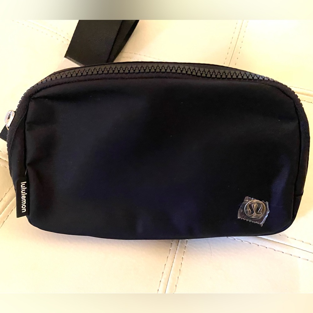 Lululemon NWT Everywhere Belt Bag - Black